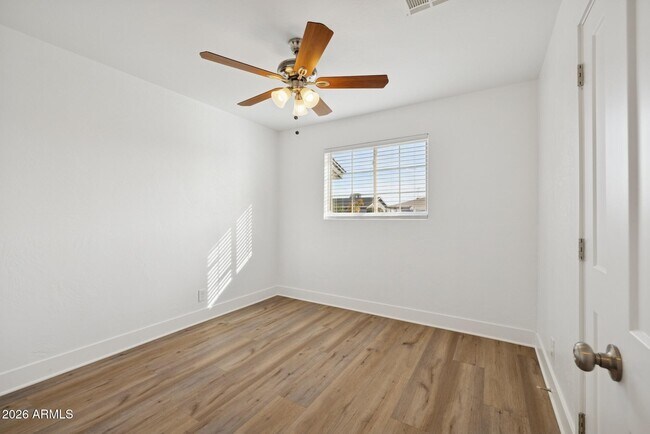 Building Photo - 1016 S Siesta Ln