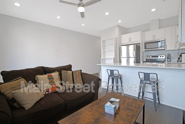 Building Photo - 379 S Clubbs St