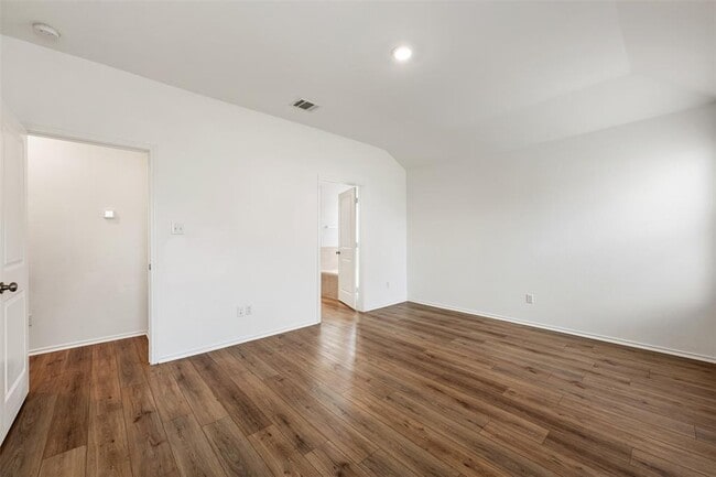 Building Photo - 148 Perfect World Lp