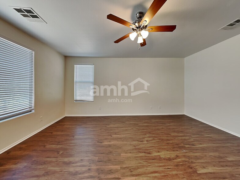 Building Photo - 6211 S Pearl Dr