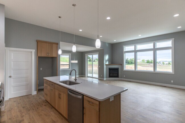 Building Photo - Beautiful 4bed 2bath home on Military Hill!