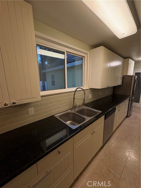 Building Photo - 743 Woodland Rd