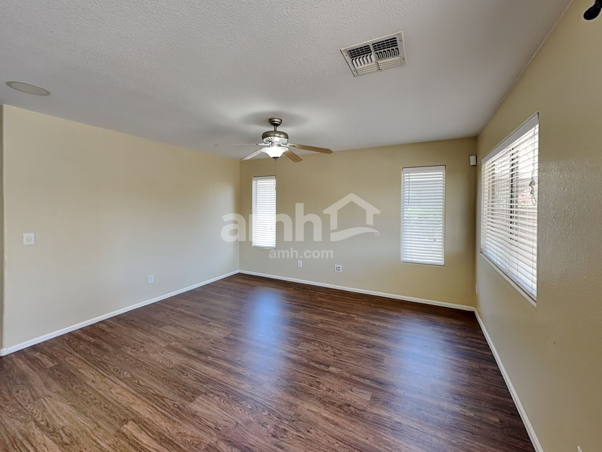 Building Photo - 8409 S 50th Ln