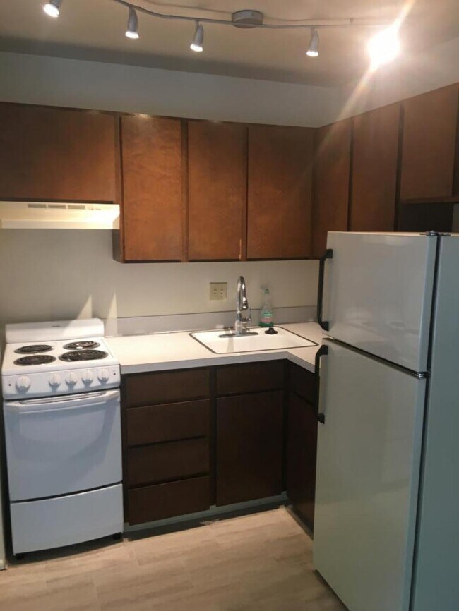 Building Photo - Camelot - 1 bedroom