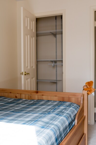 second bed - 5713 Brewer House Cir