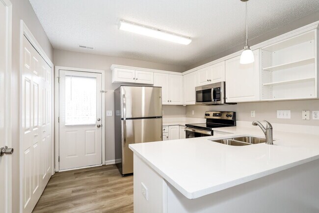 Building Photo - 449 Guiness Pl