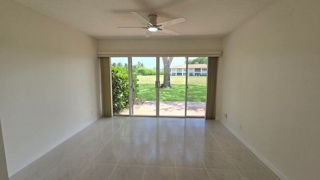 Building Photo - 5622 Royal Lake Cir