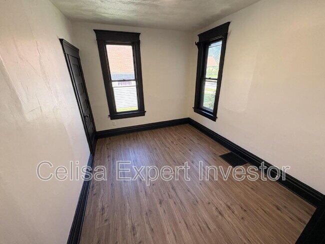 Building Photo - 2408 Smith St