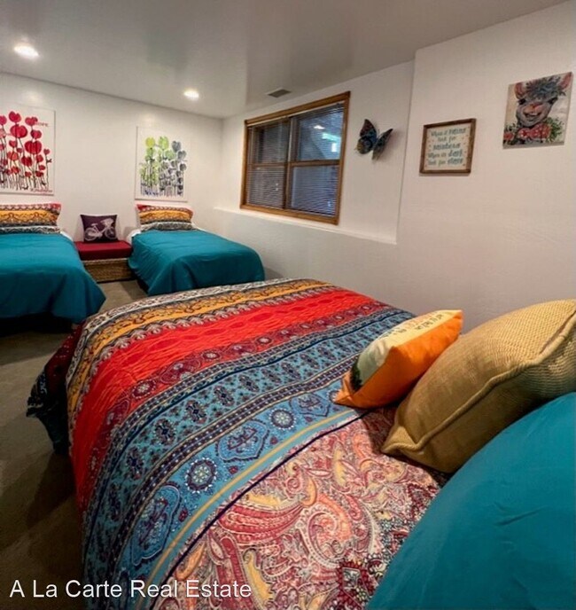 Building Photo - 3 br, 2.5 bath House - 827 Pitkin Ave