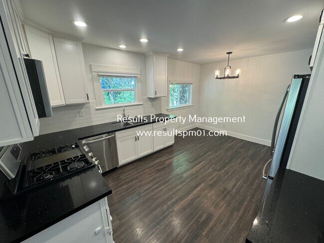 Building Photo - Coming Soon! 3 Bed 2 Bath Cottage Penryn