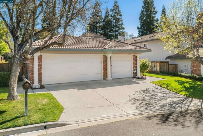 Building Photo - 313 Deepcreek Ct