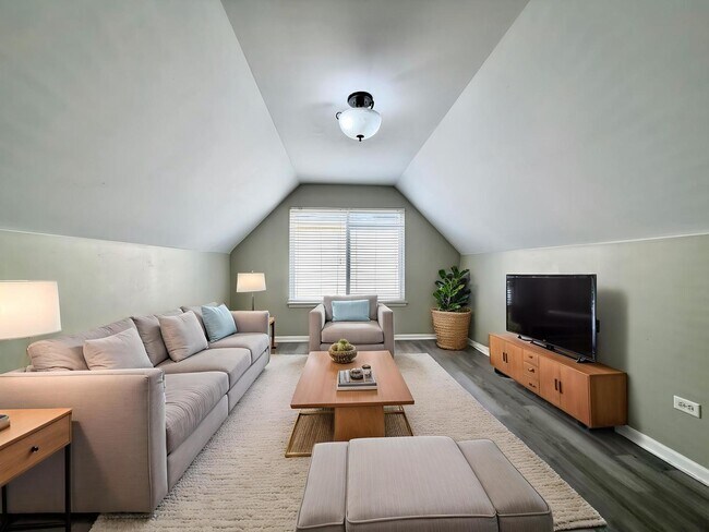 Building Photo - 2479 Montclair Ln