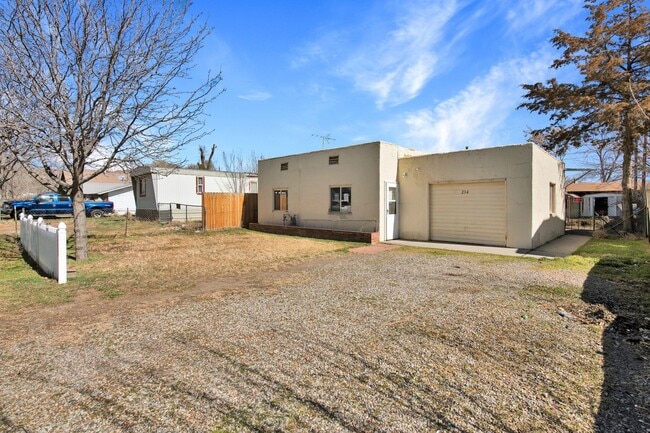 Building Photo - Charming Clifton Home with Comfortable Living & Convenient Location