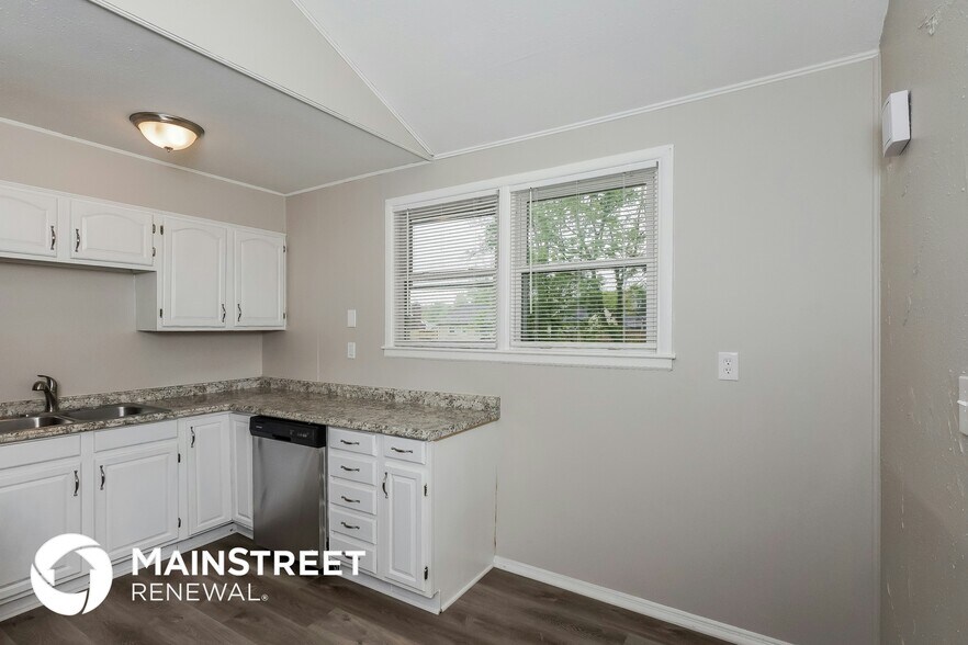Building Photo - 7300 Betsy Ross Dr
