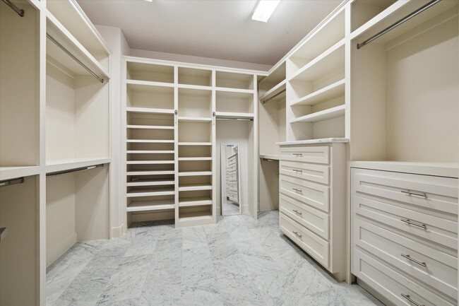 Building Photo - 6008 Park Cir Dr