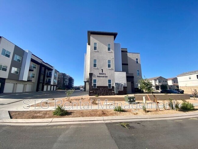 Building Photo - 5801 S Garnet Dr