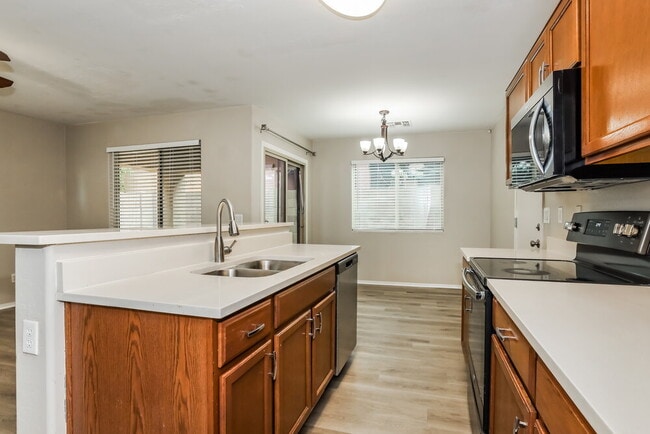 Building Photo - 339 S Travis