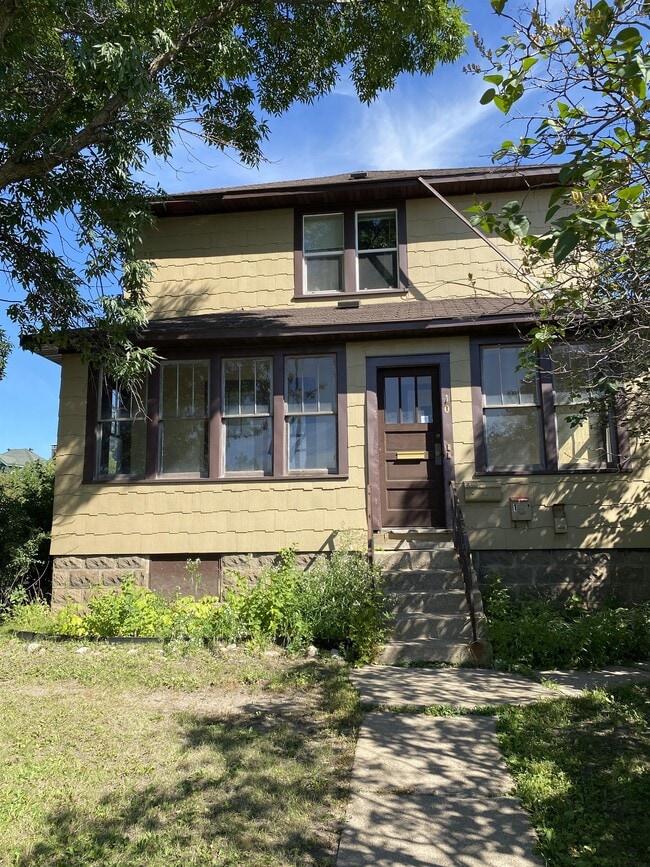 Building Photo - 516 1st St N