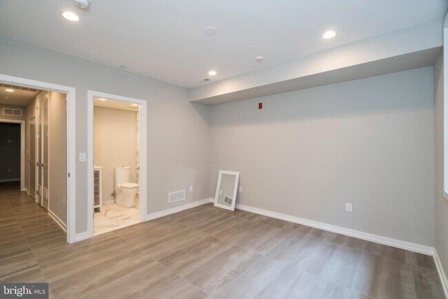Building Photo - 1434 Clymer St