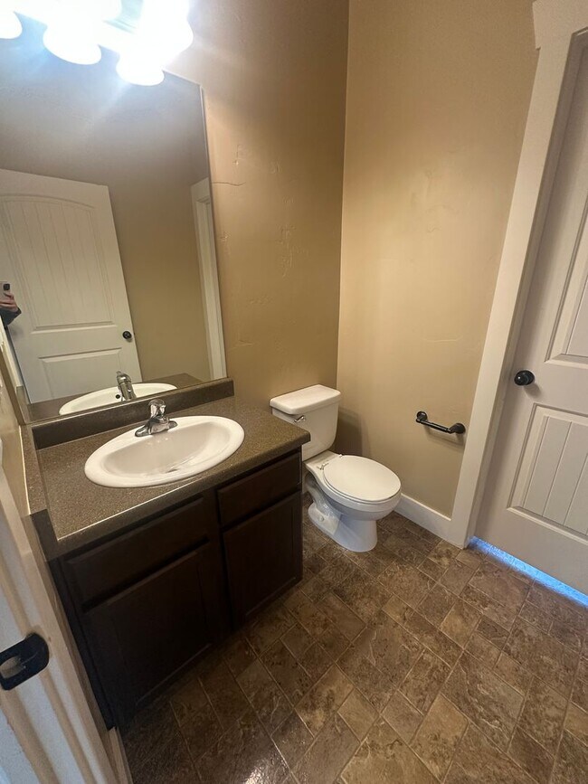 Building Photo - BEAUIFUL HOME!!!