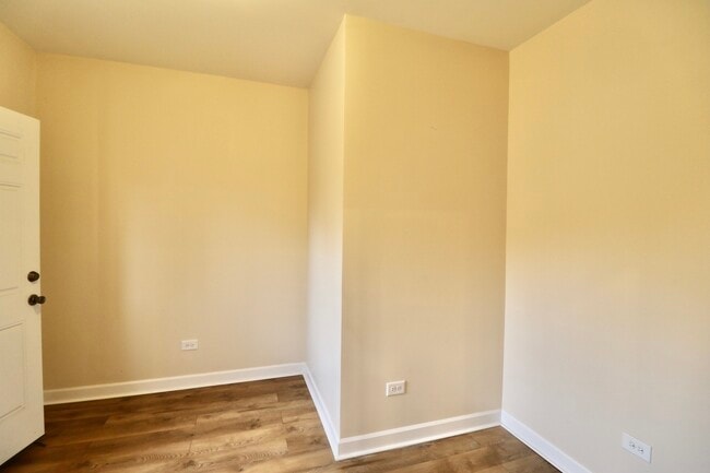 Building Photo - 3807 N Narragansett Ave