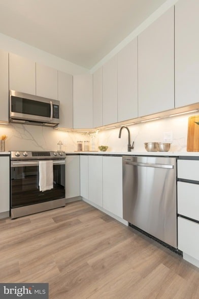 Building Photo - 1421 E Columbia Ave