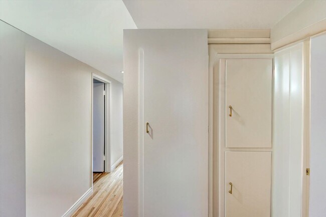 Building Photo - Spacious 4-Bedroom Whittier Home with Updated Kitchen