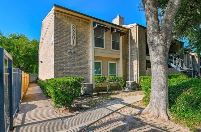 Building Photo - 8201 Richmond Ave.