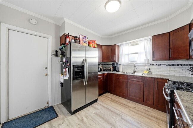 Building Photo - 226 Tacoma Ave