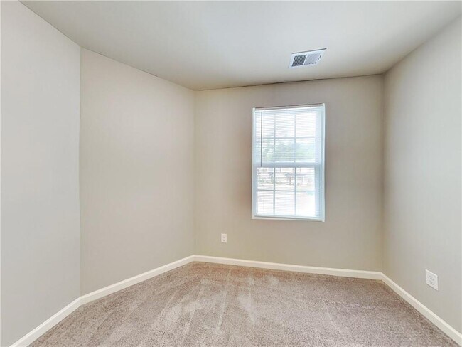 Building Photo - 2565 Piering Dr