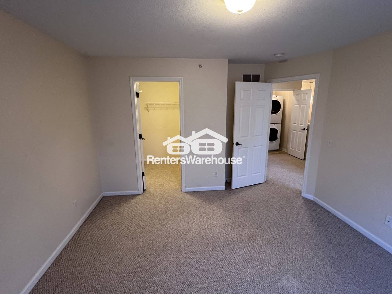 Building Photo - 8134 Oakview Cir N