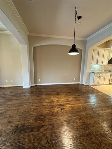 Building Photo - 6464 Naples Dr
