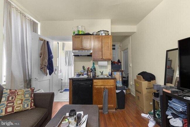 Primary Photo - 1324 Locust St