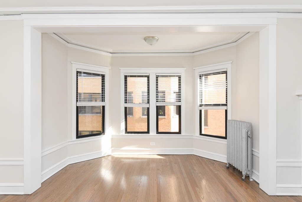 Building Photo - 2418 N Sawyer Ave