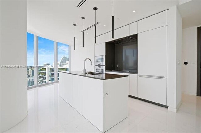 Building Photo - 300 Biscayne Blvd Way