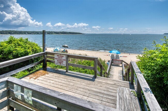 Building Photo - 4075 Pequash Ave