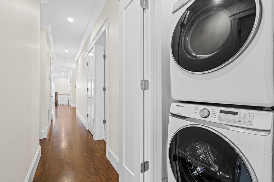 Building Photo - 77 Dix St