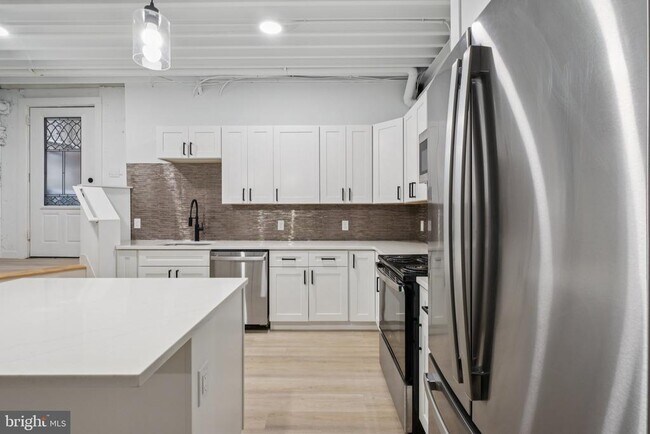 Building Photo - 1116 N Bodine St