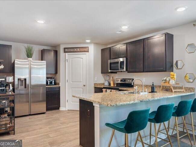Building Photo - 174 Goodall Woods Dr