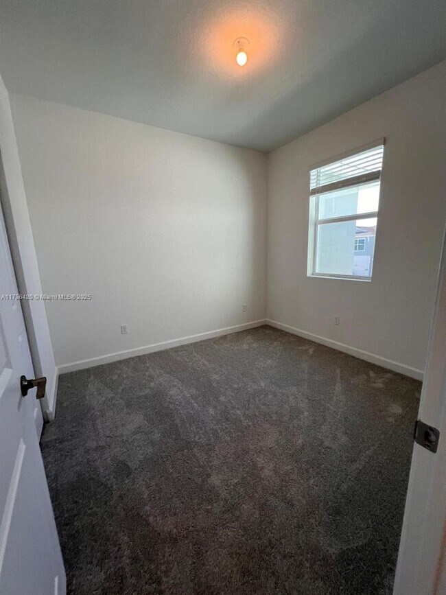 Building Photo - 524 Rivergrass St