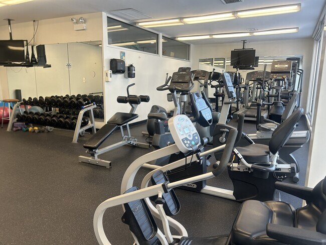 Building Photo - 4800 S Chicago Beach Dr