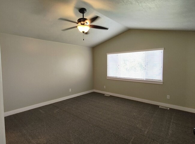 Building Photo - AMAZING CONDO 2 MASTER SUITES 2 CAR GARAGE