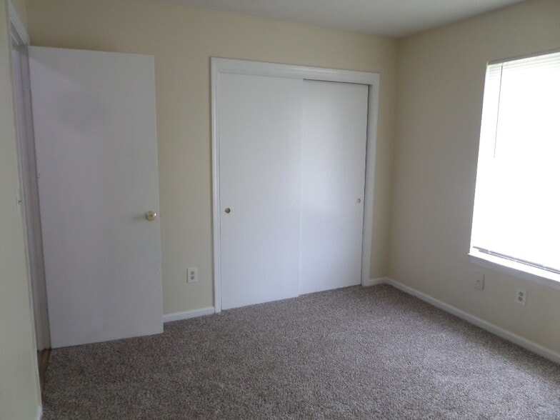 Building Photo - 3727 Greentree Pl