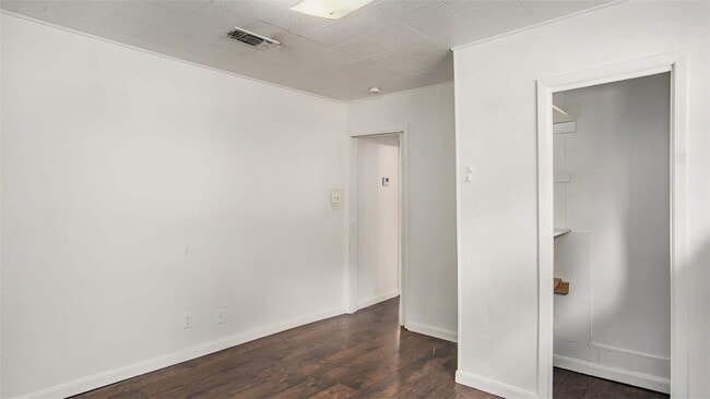 Building Photo - 1111 St Edwards St