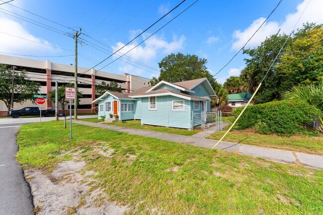 Building Photo - 1804 Tangerine St