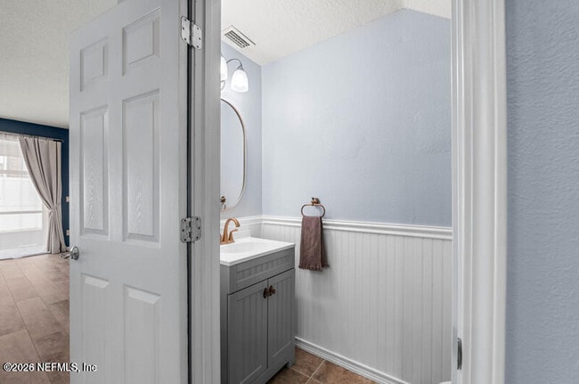 Building Photo - 4265 Highwood Dr