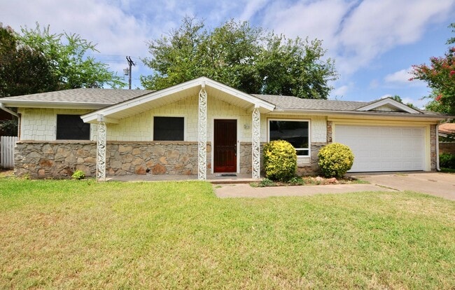 Primary Photo - COMING SOON! FOR LEASE! Nice Remodeled - 3...