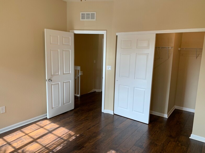 Building Photo - 3236 NW 31st Ter