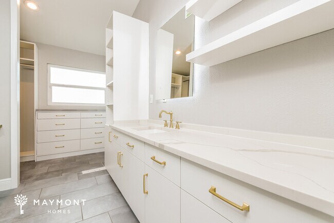 Building Photo - 1318 Oak Grove Ct