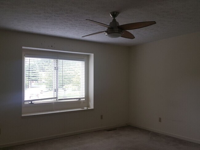 Building Photo - 113 Silverleaf Ln